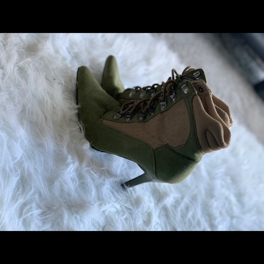 Stylish Olive Green Boots 💚